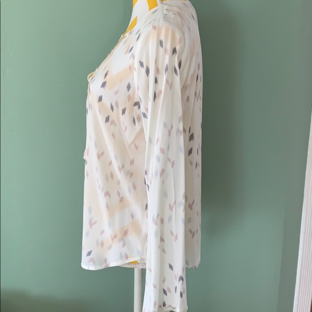 LoveStitch Romantic Blouse - Picture 2 of 5